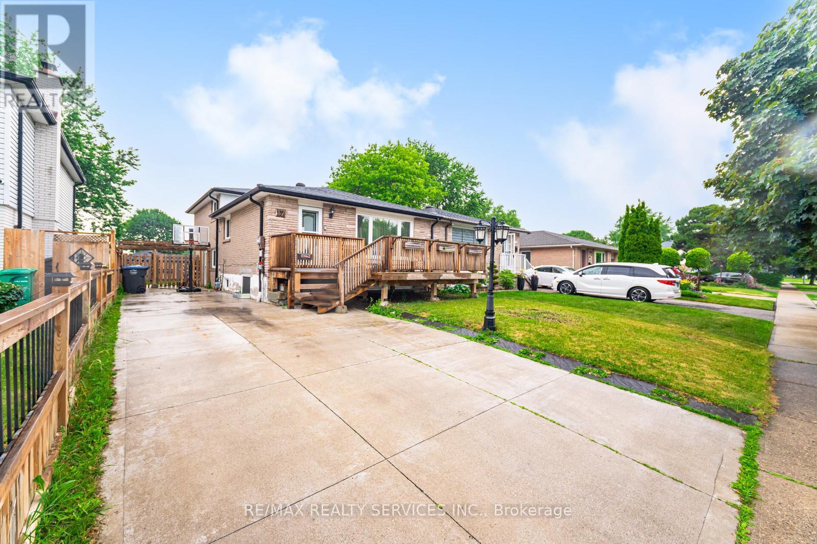 Property at 17 GARSIDE CRESCENT image 1