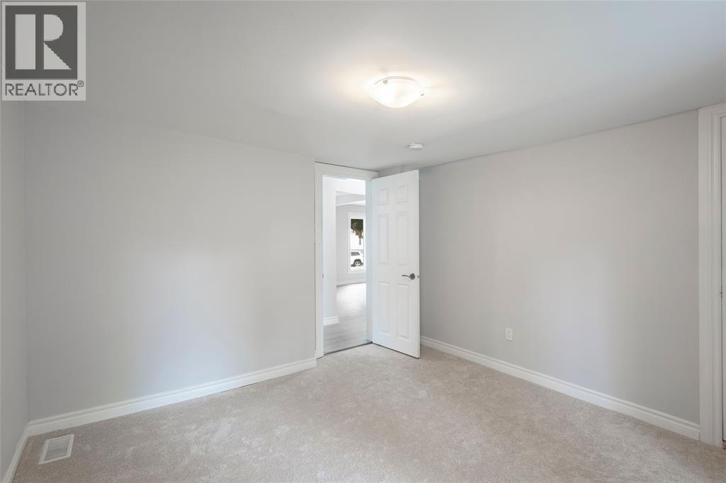 239 Proctor Street, Sarnia, Ontario  N7T 3G8 - Photo 13 - 25020203