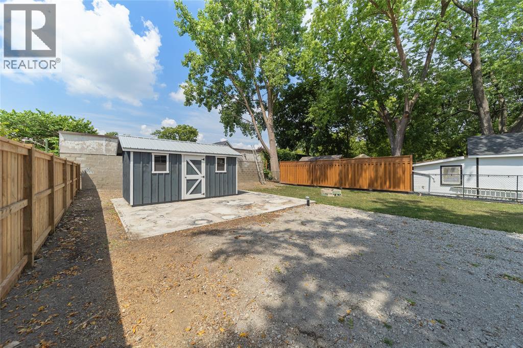 239 Proctor Street, Sarnia, Ontario  N7T 3G8 - Photo 9 - 25020203