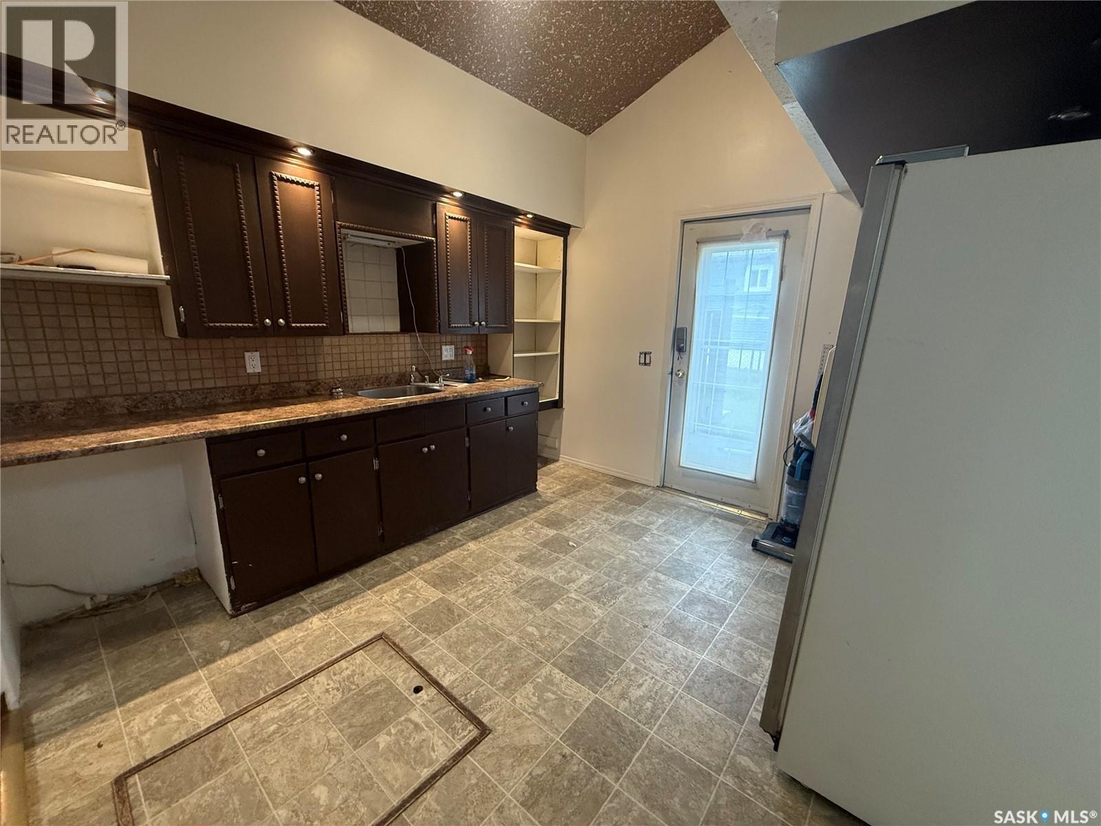 233 Central Avenue, Montmartre, Saskatchewan  S0G 3M0 - Photo 8 - SK015129
