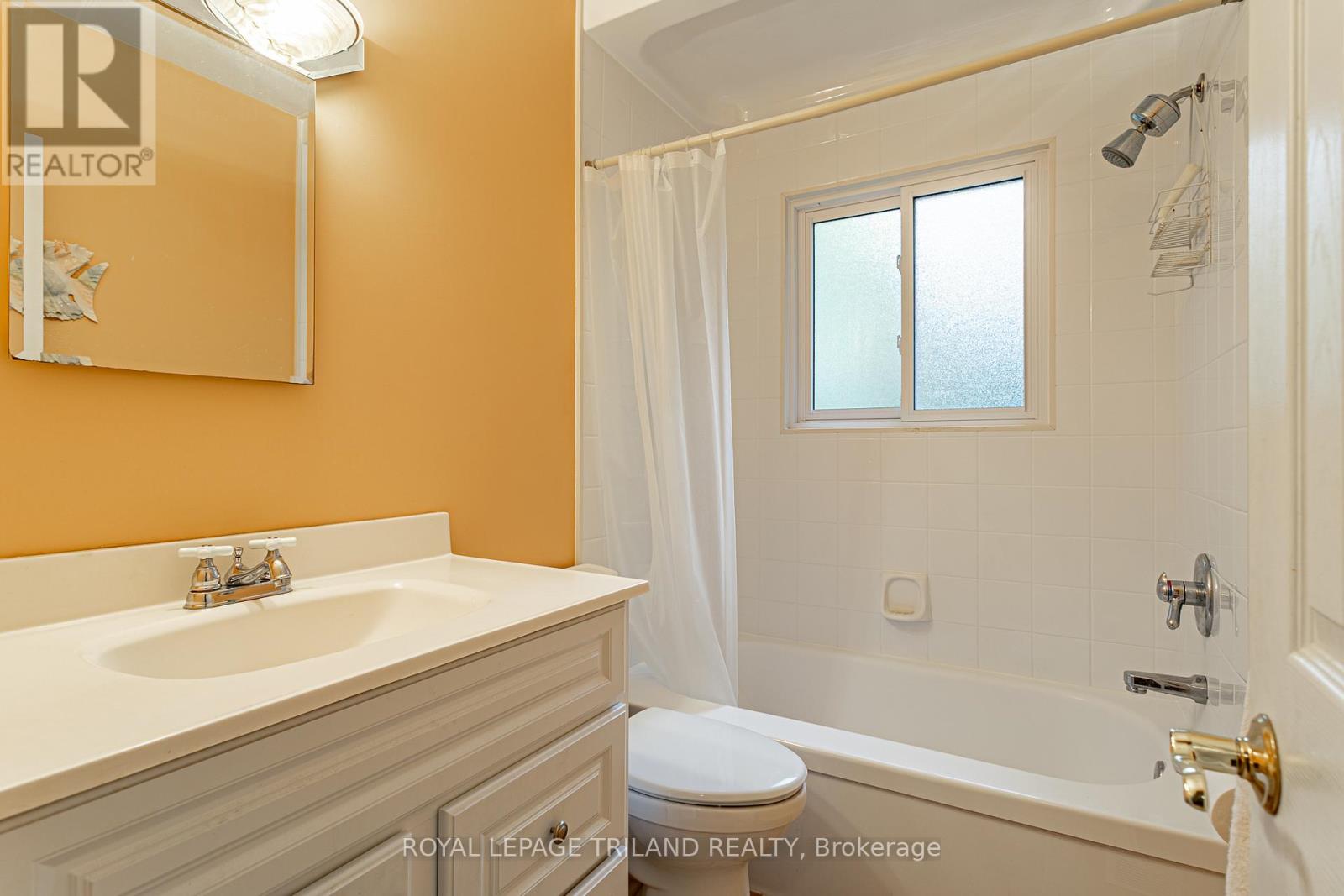 32 Maxwell Crescent, London North, Ontario  N5X 1Z1 - Photo 13 - X12335226