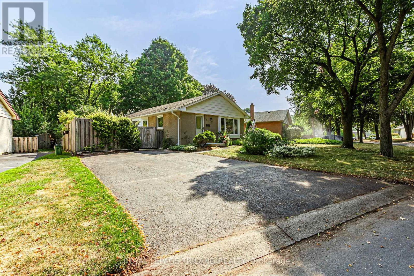 32 Maxwell Crescent, London North, Ontario  N5X 1Z1 - Photo 3 - X12335226