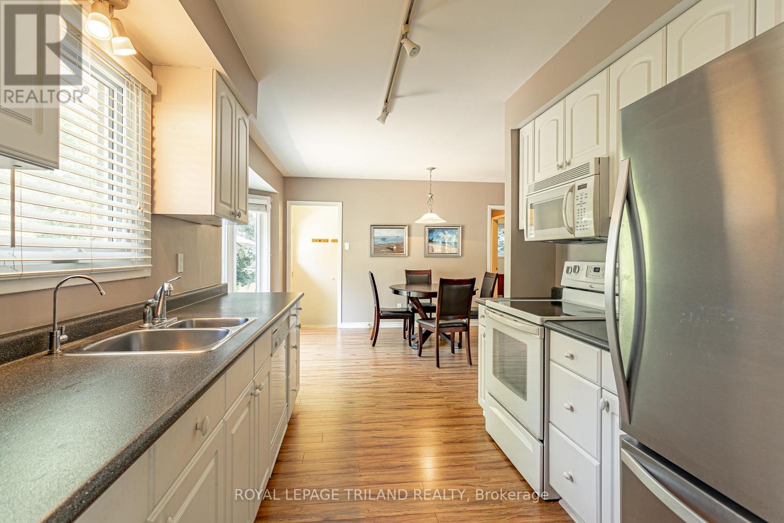32 Maxwell Crescent, London North, Ontario  N5X 1Z1 - Photo 4 - X12335226
