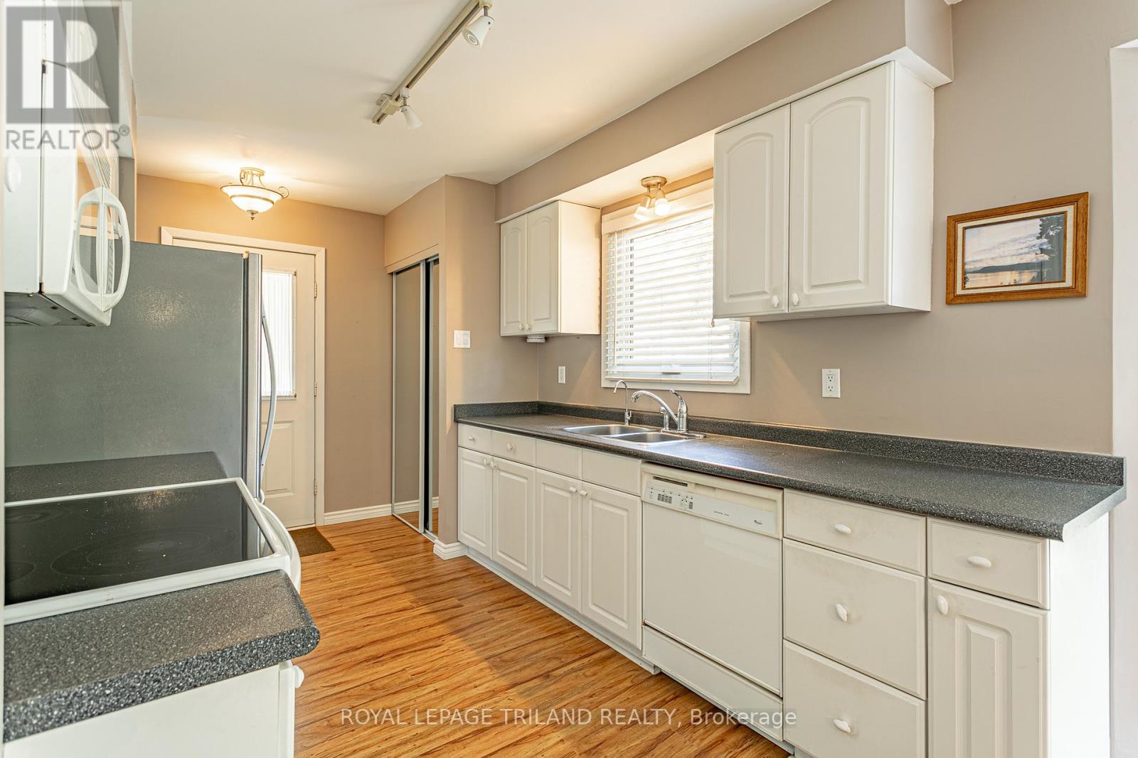 32 Maxwell Crescent, London North, Ontario  N5X 1Z1 - Photo 6 - X12335226