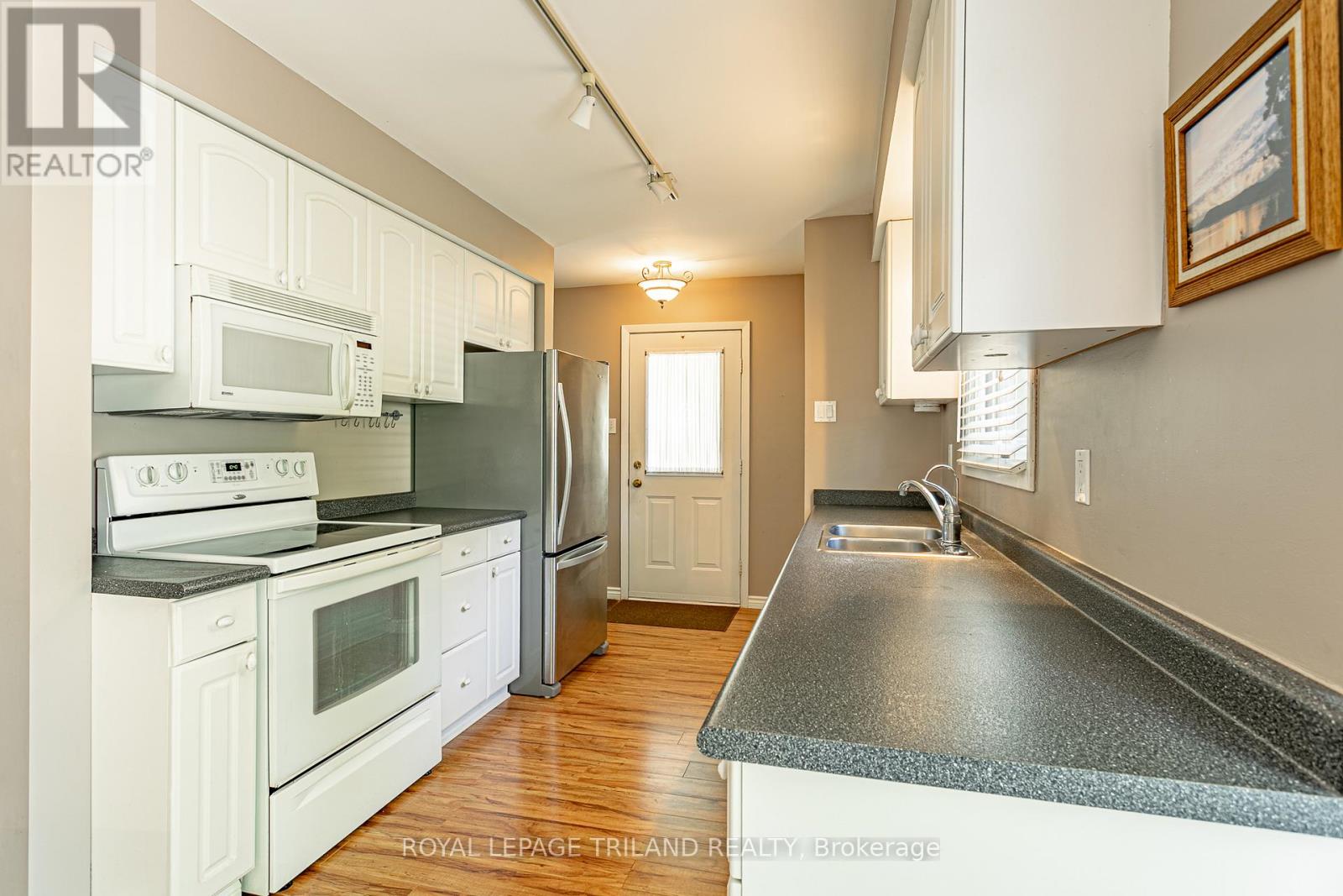 32 Maxwell Crescent, London North, Ontario  N5X 1Z1 - Photo 7 - X12335226