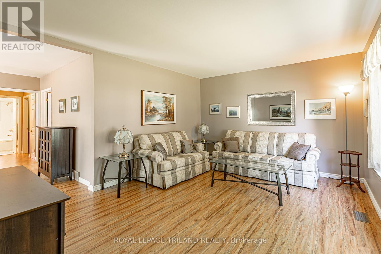 32 Maxwell Crescent, London North, Ontario  N5X 1Z1 - Photo 8 - X12335226