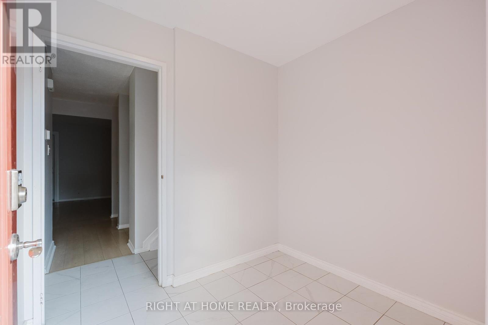Property at 102 - 23 MCCLINTOCK WAY image 3