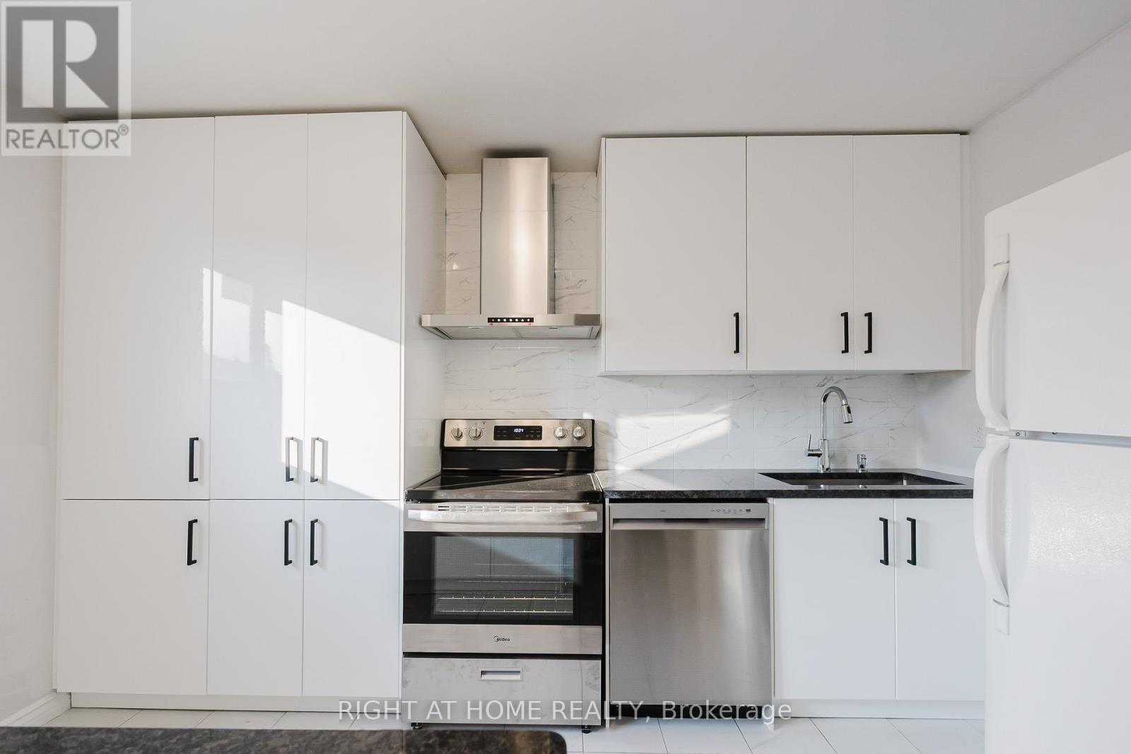 102 - 23 Mcclintock Way, Ottawa, Ontario  K2L 2A3 - Photo 6 - X12335218