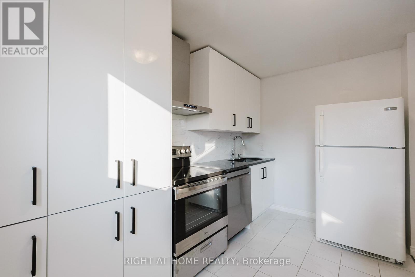 102 - 23 Mcclintock Way, Ottawa, Ontario  K2L 2A3 - Photo 7 - X12335218