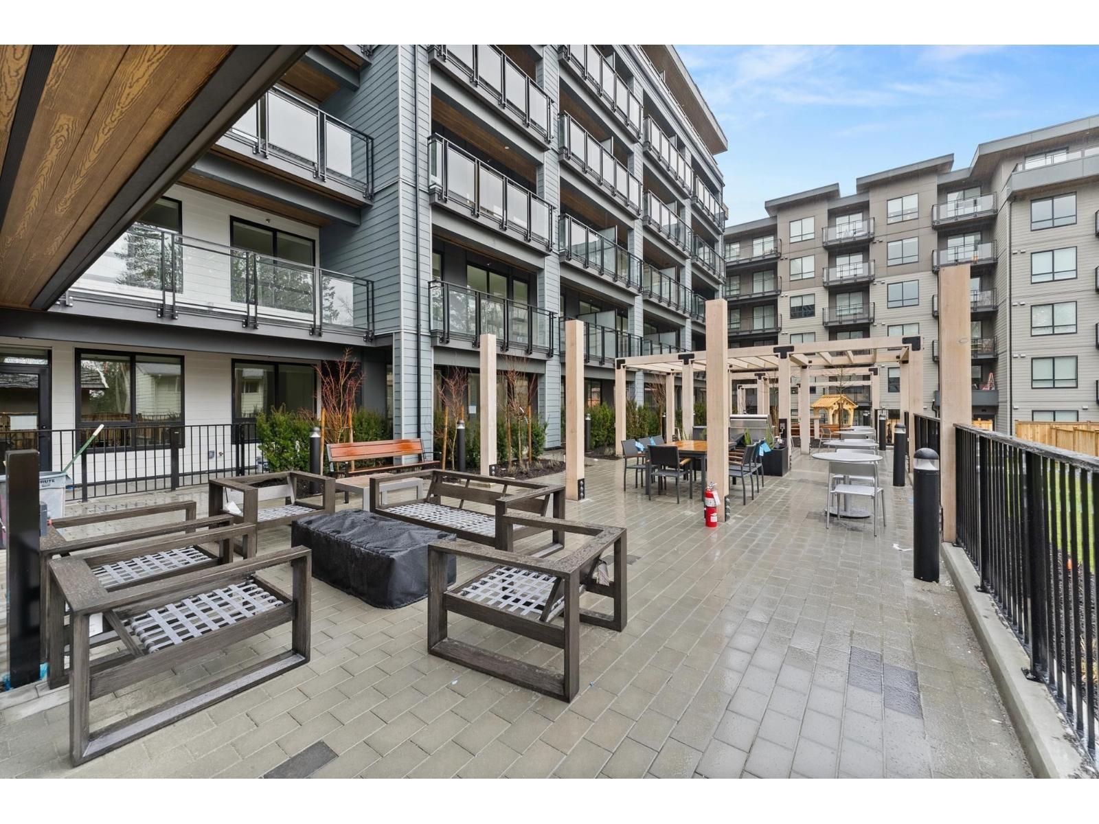 402 13439 94a Avenue, Surrey, British Columbia  V3V 0G9 - Photo 2 - R3035271