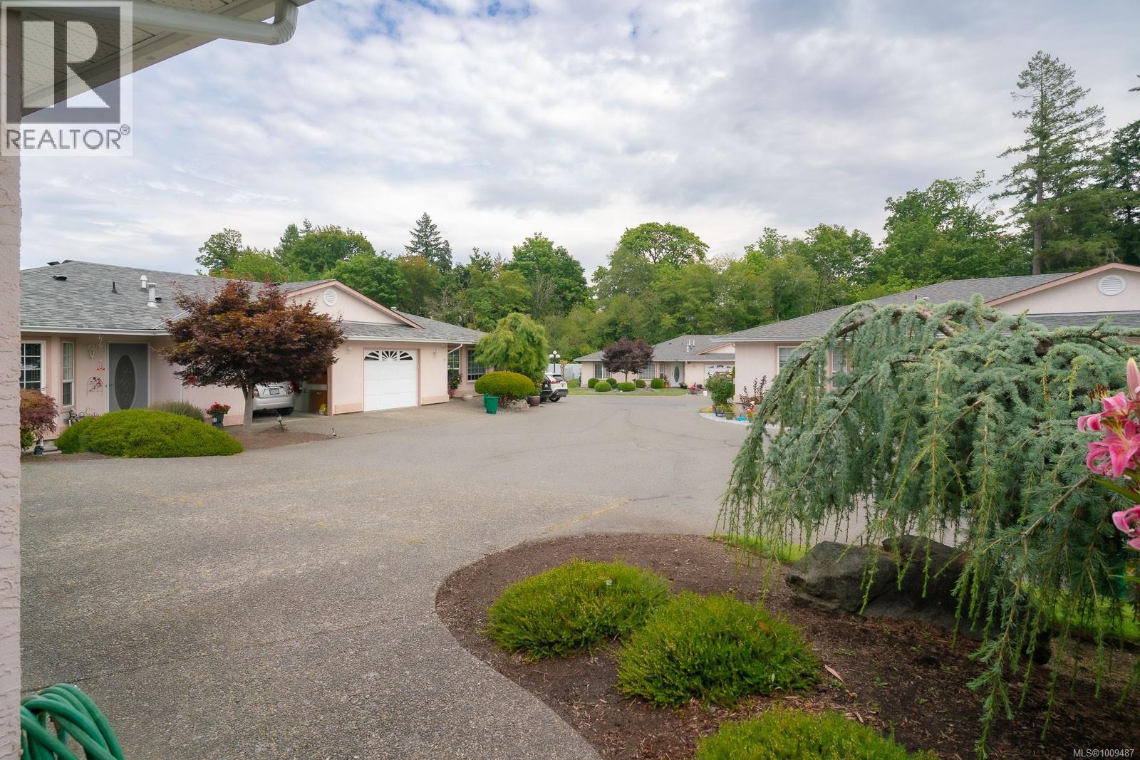 Property at 14 6111 Sayward Rd image 3