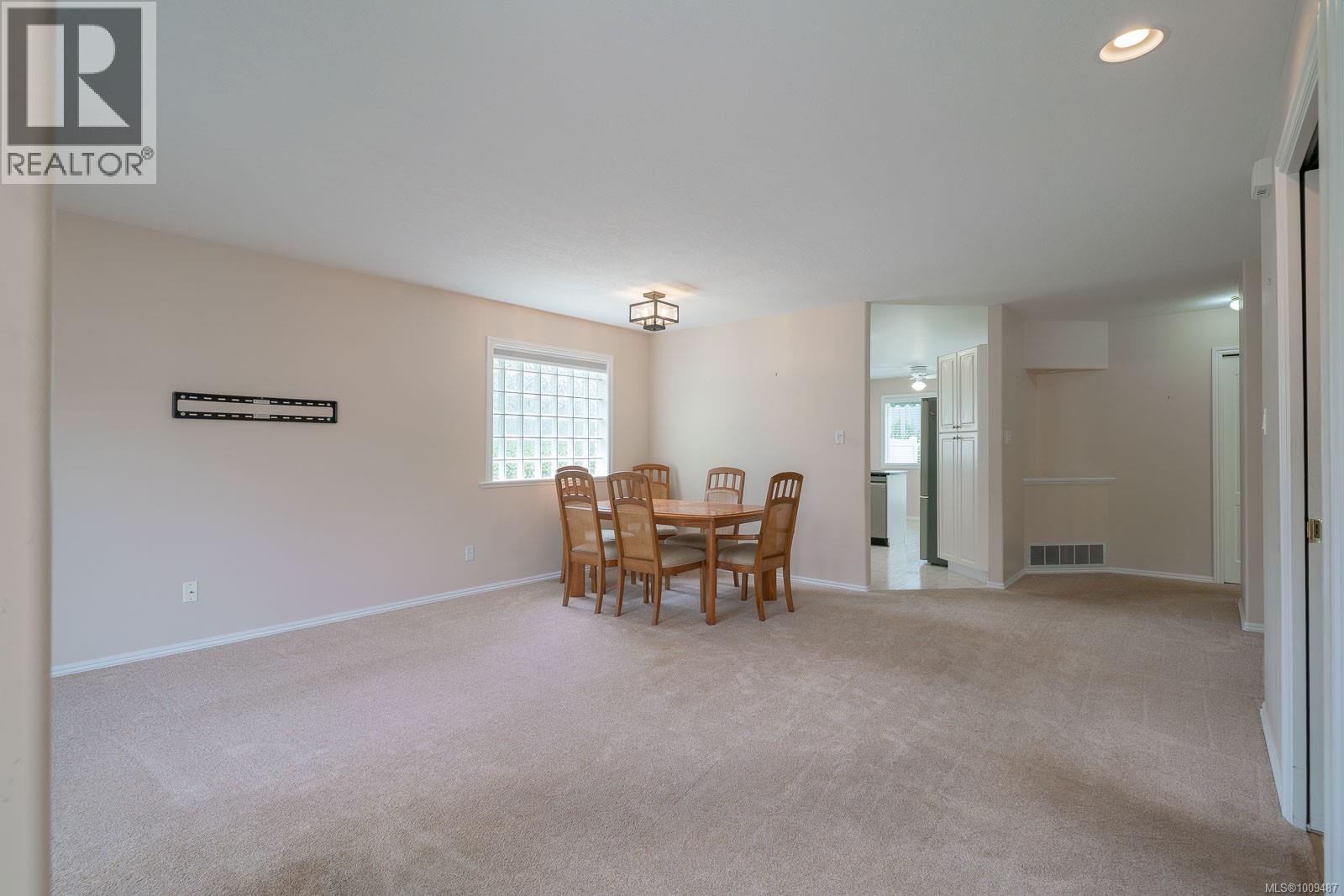 Property at 14 6111 Sayward Rd image 4