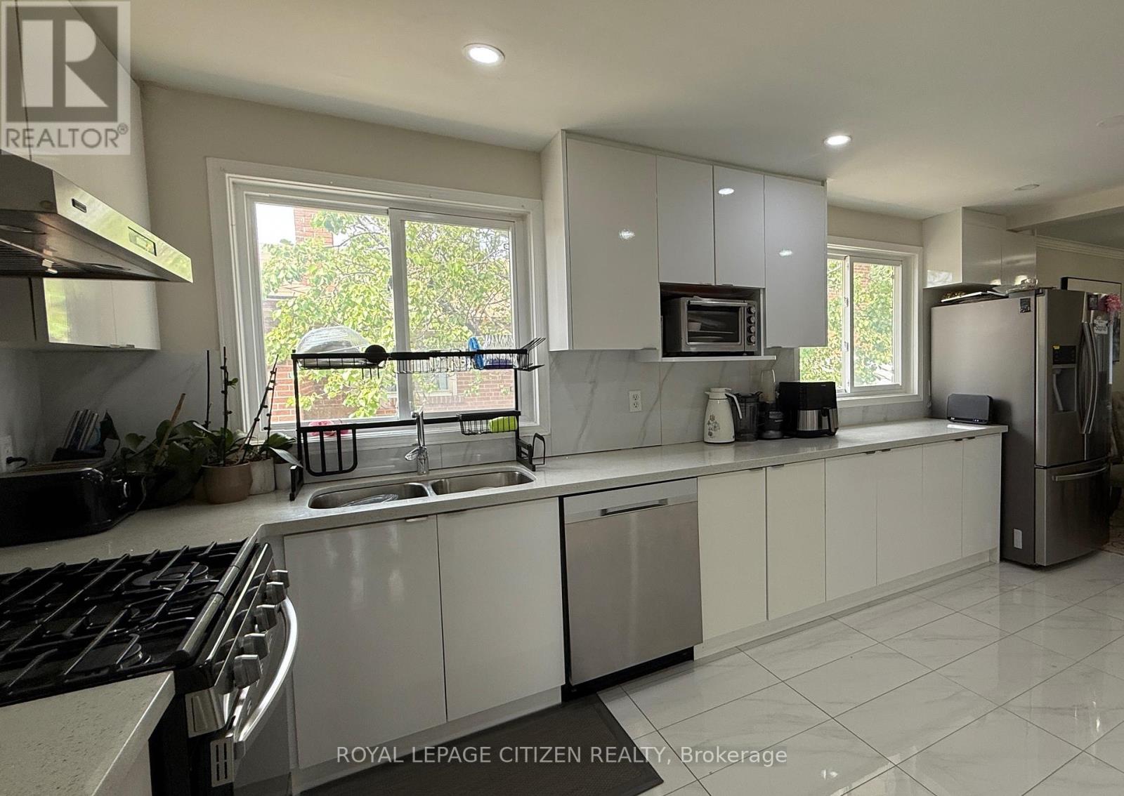 Property at 1 CORINTHIAN BOULEVARD image 3