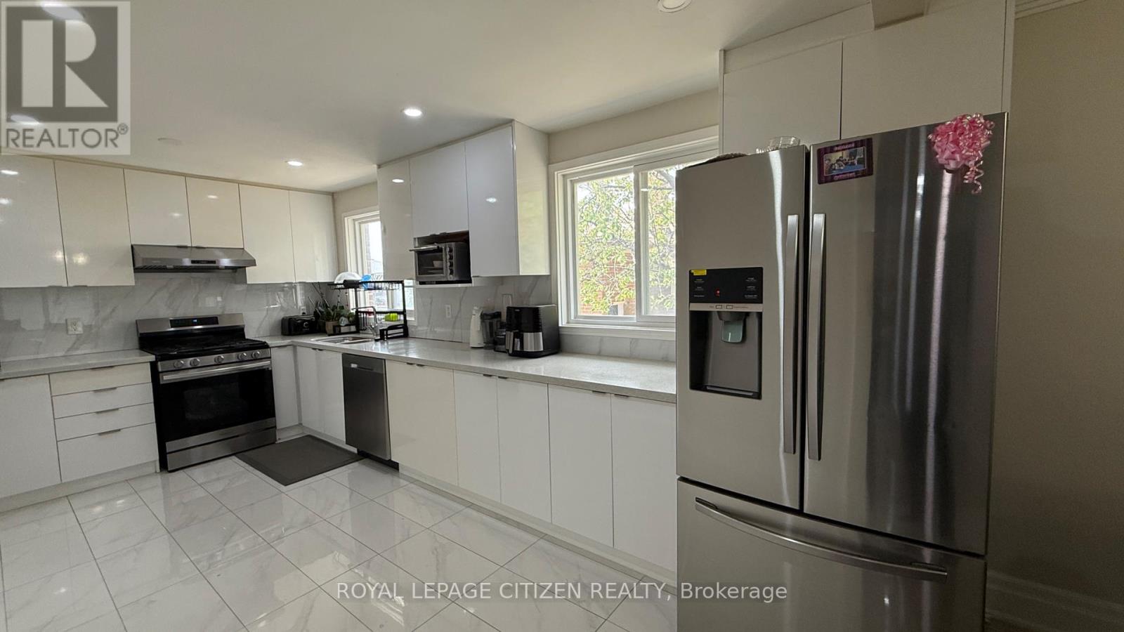 Property at 1 CORINTHIAN BOULEVARD image 4