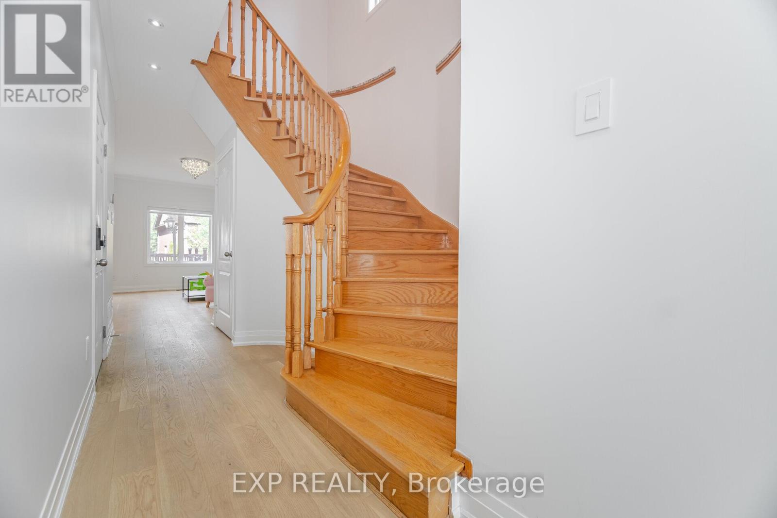 32 Arco Circle, Vaughan (Maple), Ontario L6A 3Z7 - Photo 17 - N12335235