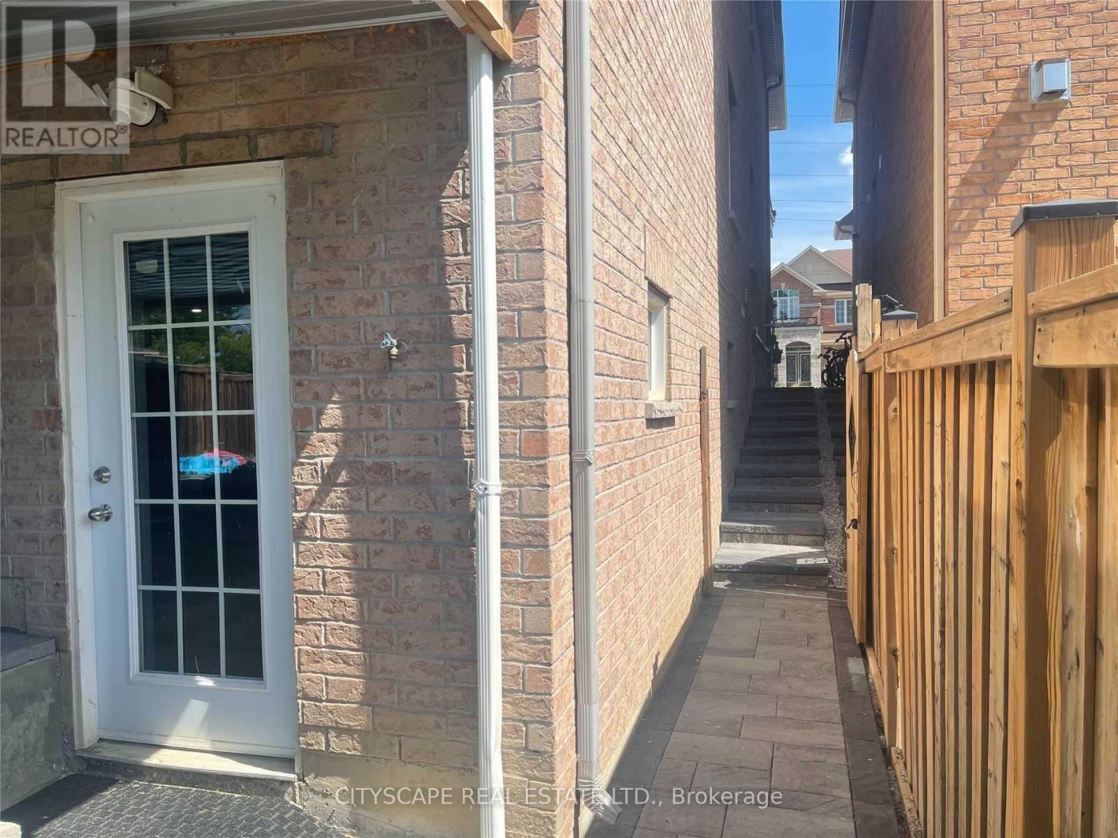 21 Leadership Drive, Brampton, Ontario  L6Y 5T9 - Photo 2 - W12335238