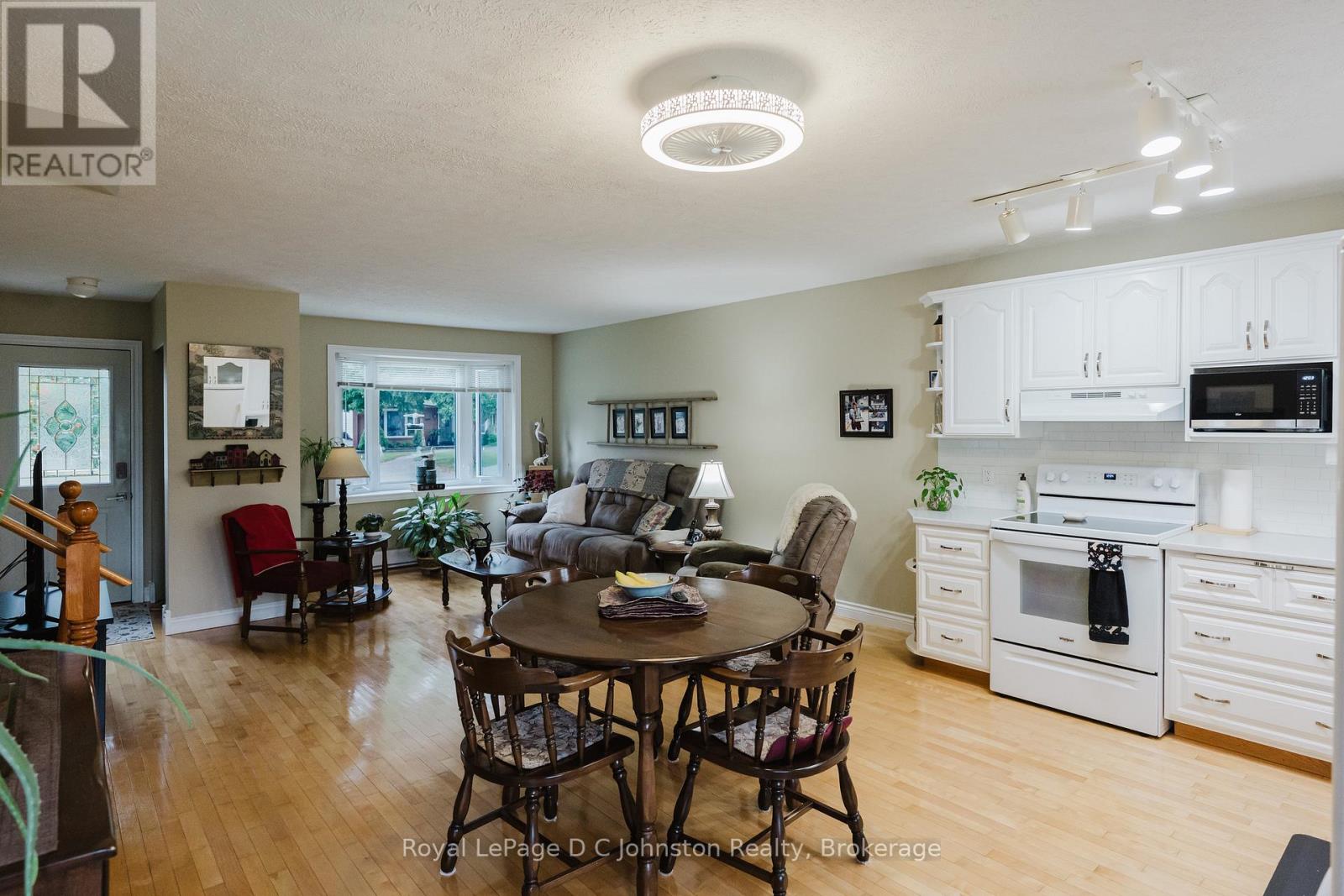 477 Wales Drive, Saugeen Shores, Ontario  N0H 2C1 - Photo 10 - X12335250