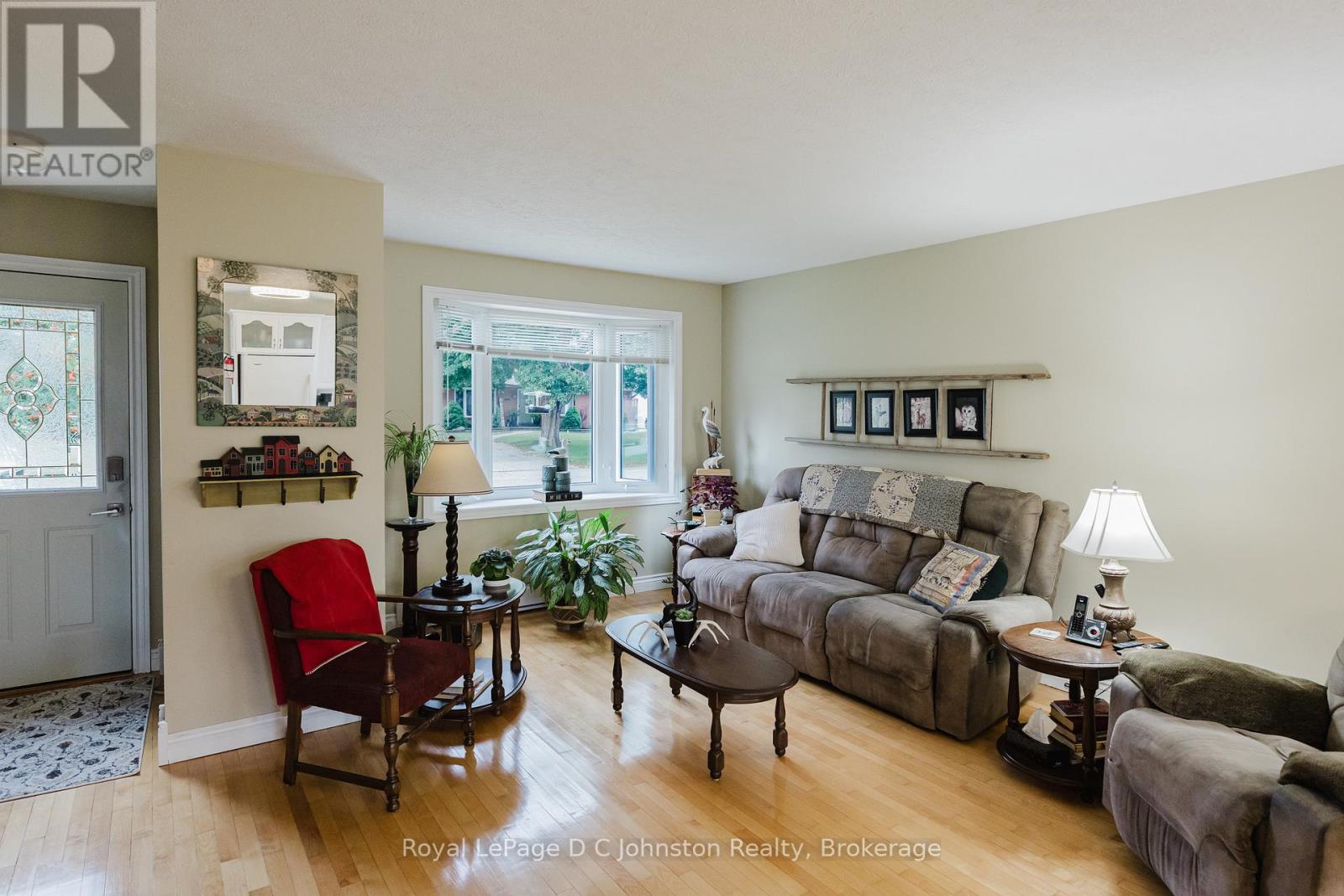 477 Wales Drive, Saugeen Shores, Ontario  N0H 2C1 - Photo 3 - X12335250