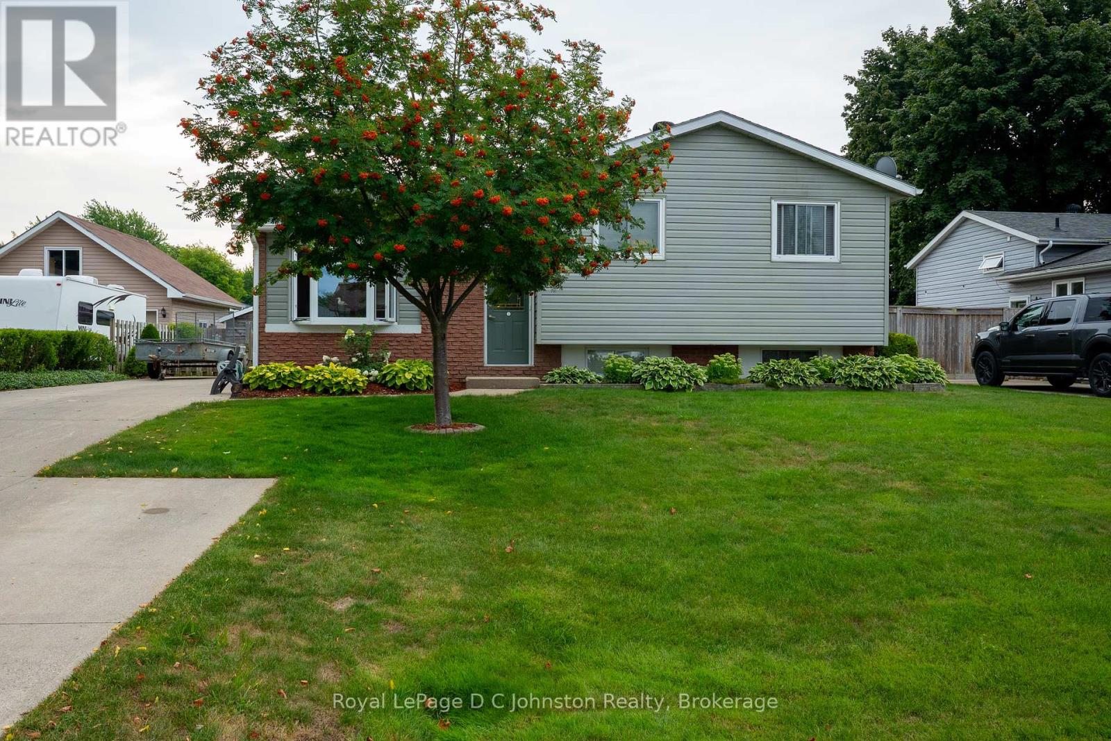 477 Wales Drive, Saugeen Shores, Ontario  N0H 2C1 - Photo 33 - X12335250