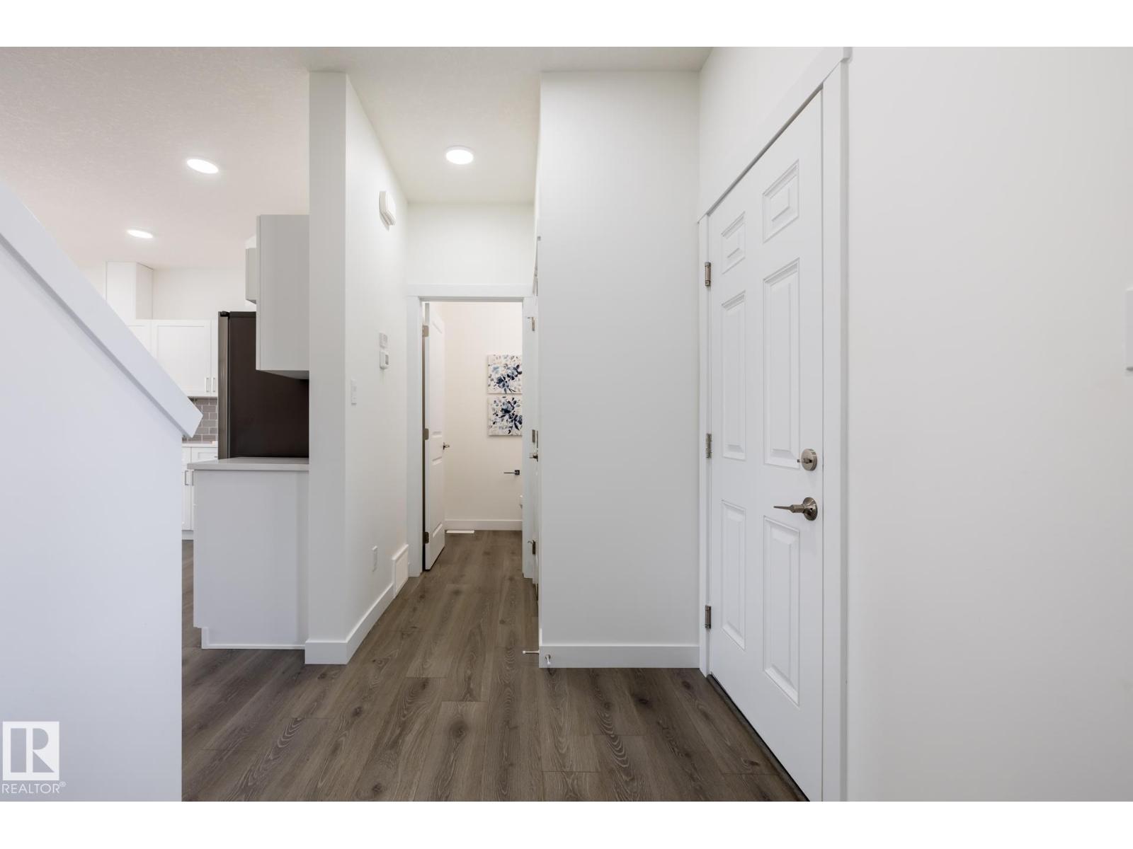 Property at 25 Renwyck PL image 3