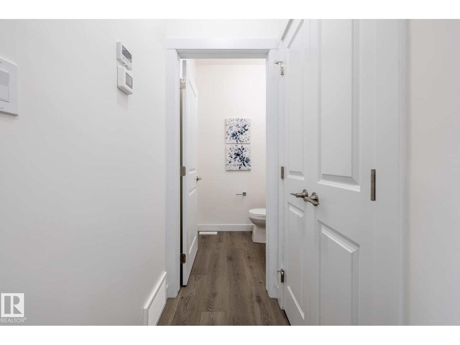 Property at 25 Renwyck PL image 4