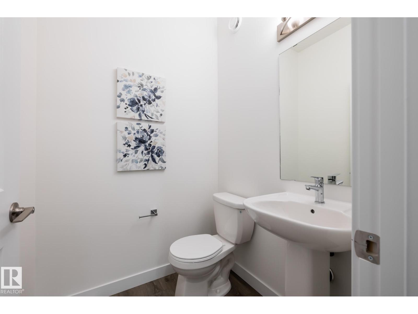 Property at 25 Renwyck PL image 5