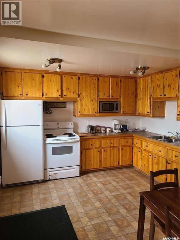 48 Main Street, Manor, Saskatchewan  S0C 1R0 - Photo 37 - SK015200