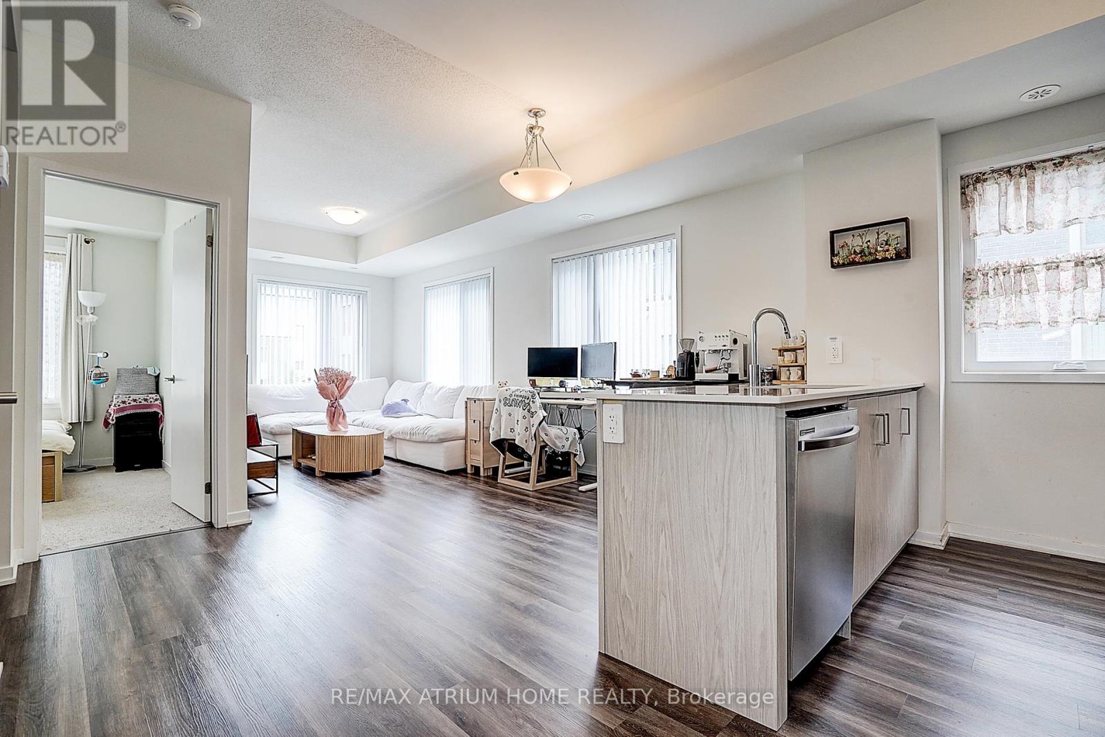14 - 11 Honeycrisp Crescent, Vaughan, Ontario  L4K 0N6 - Photo 11 - N12335257