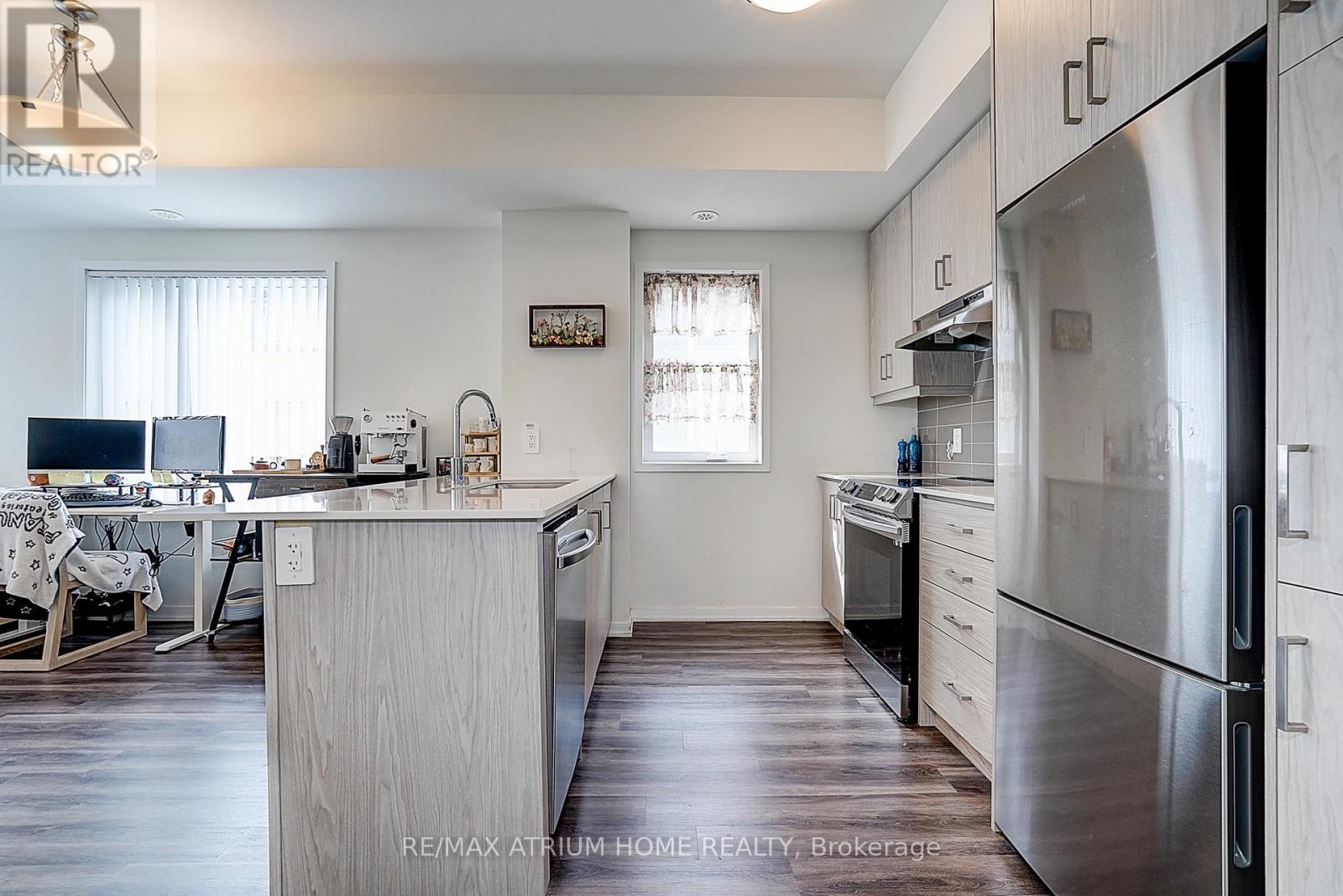 14 - 11 Honeycrisp Crescent, Vaughan, Ontario  L4K 0N6 - Photo 6 - N12335257