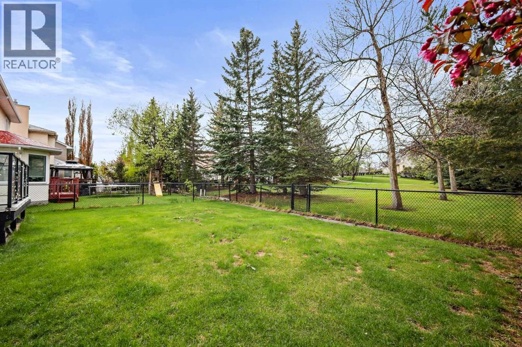 Property at 26 Hamptons Grove NW image 4