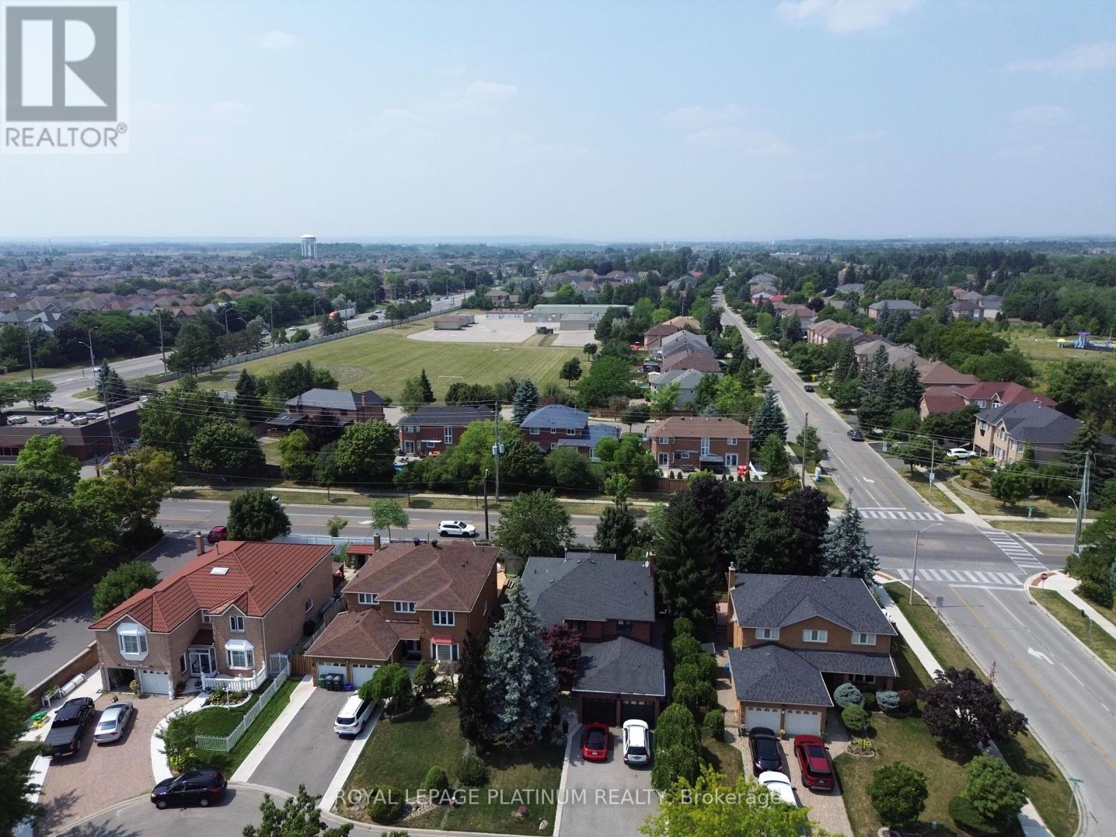 4 Burwash Court, Brampton, Ontario  L6Z 4M3 - Photo 39 - W12335246