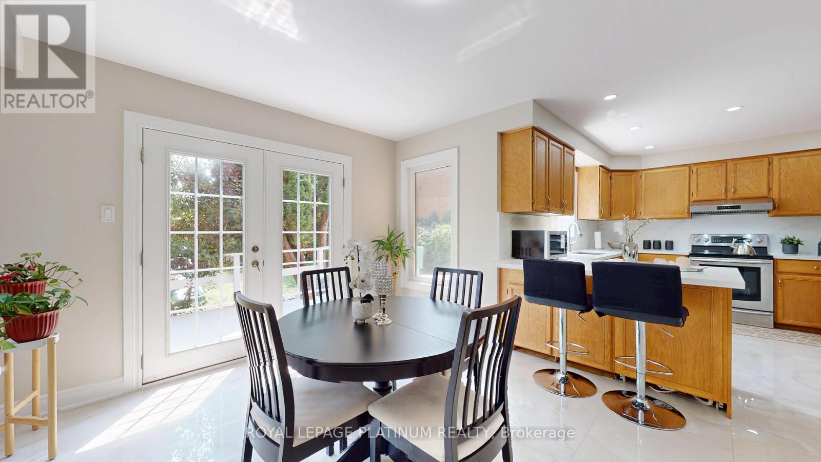 4 Burwash Court, Brampton, Ontario  L6Z 4M3 - Photo 8 - W12335246