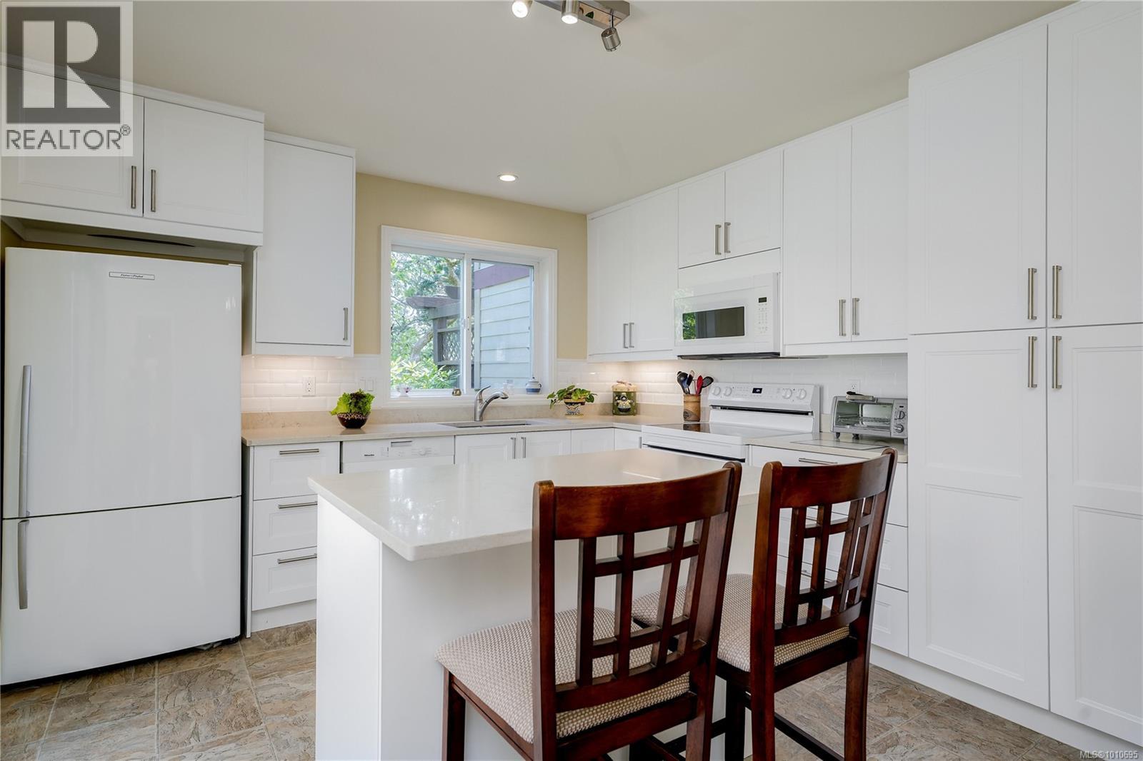 26 108 Aldersmith Pl, View Royal, British Columbia  V9A 7M8 - Photo 9 - 1010695