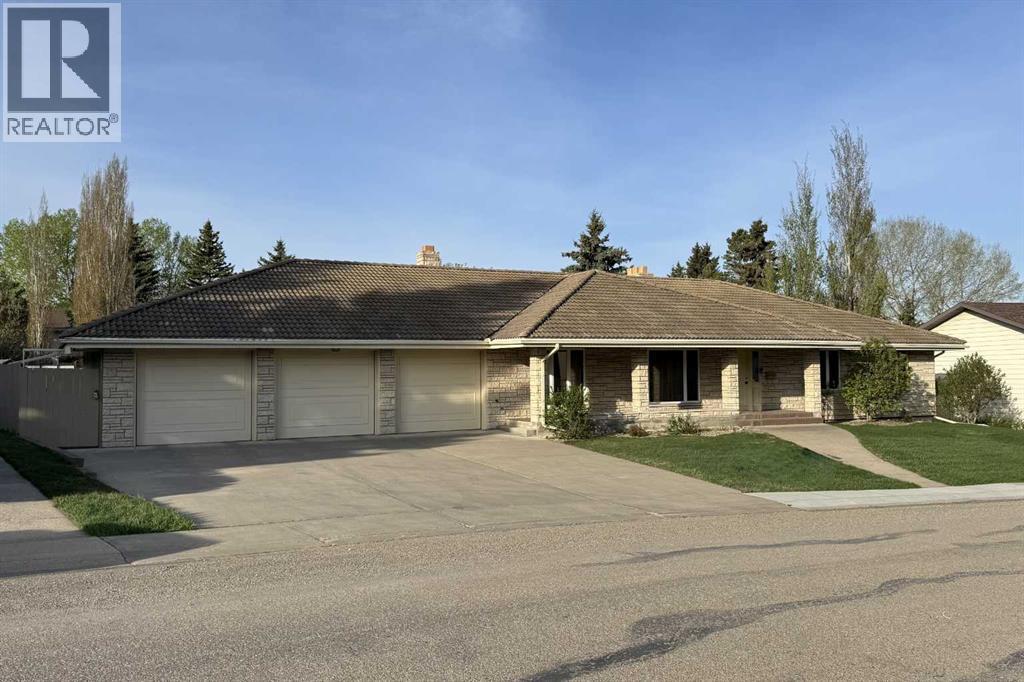 5235 38 Street Crescent, Innisfail, Alberta  T4G 1G7 - Photo 2 - A2202888