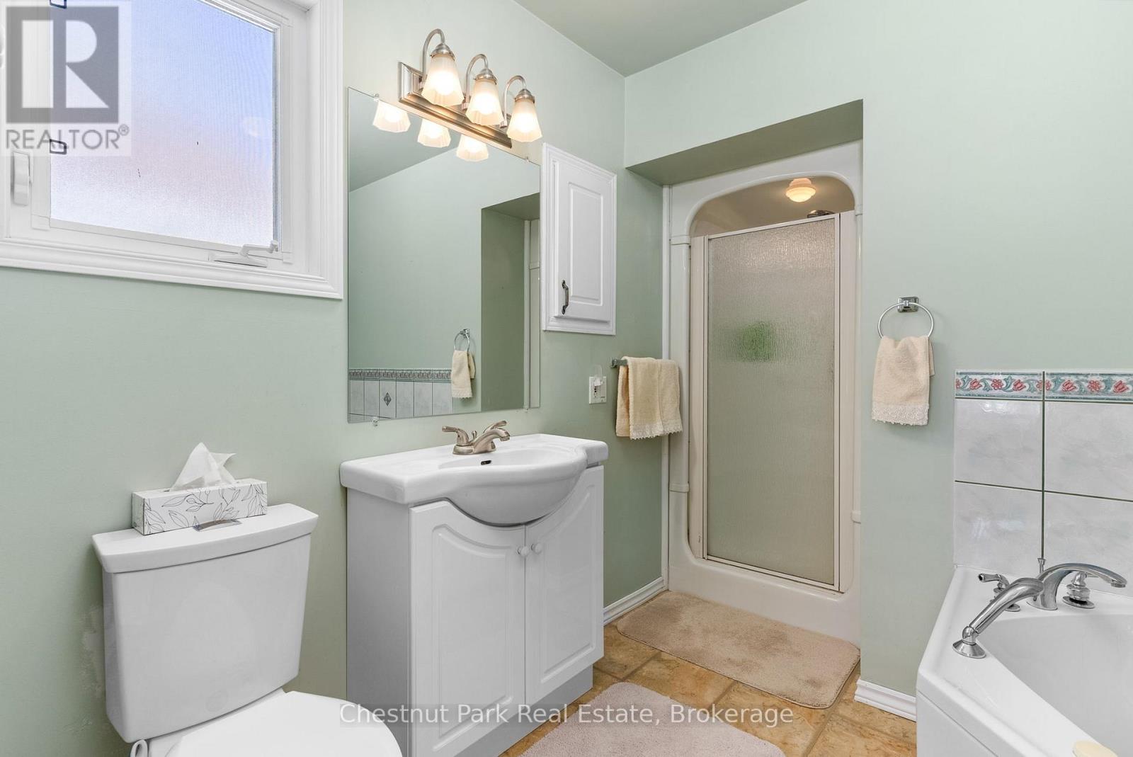 44 Springwood Crescent, Gravenhurst, Ontario  P1P 1Y8 - Photo 18 - X12335332
