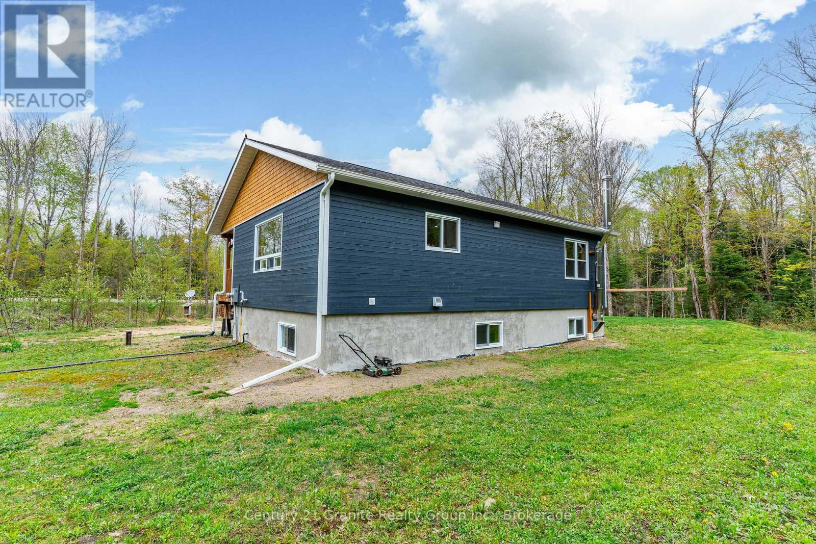 10498 Highway 118, Algonquin Highlands, Ontario  K0M 1J0 - Photo 35 - X12335342