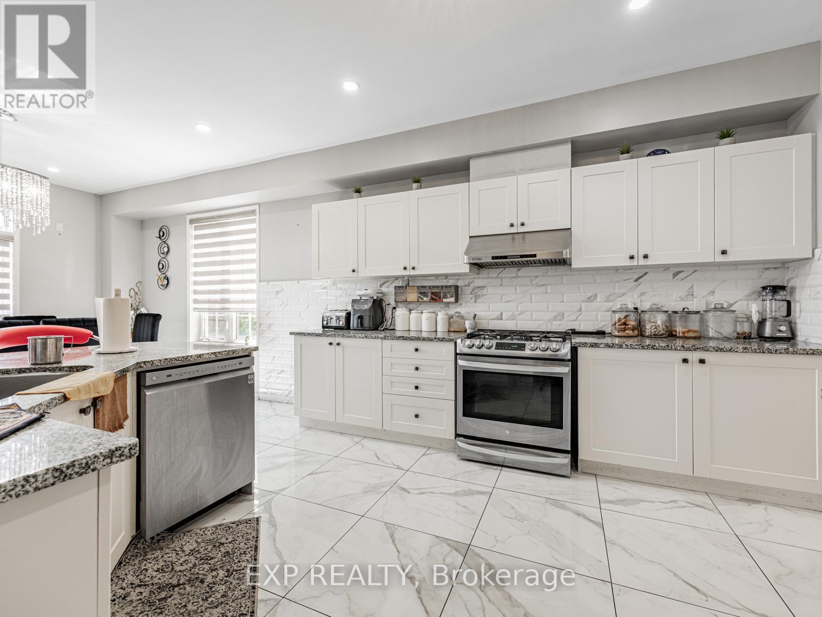 53 Fred Young Drive, Toronto, Ontario  M3L 0A1 - Photo 15 - W12335372