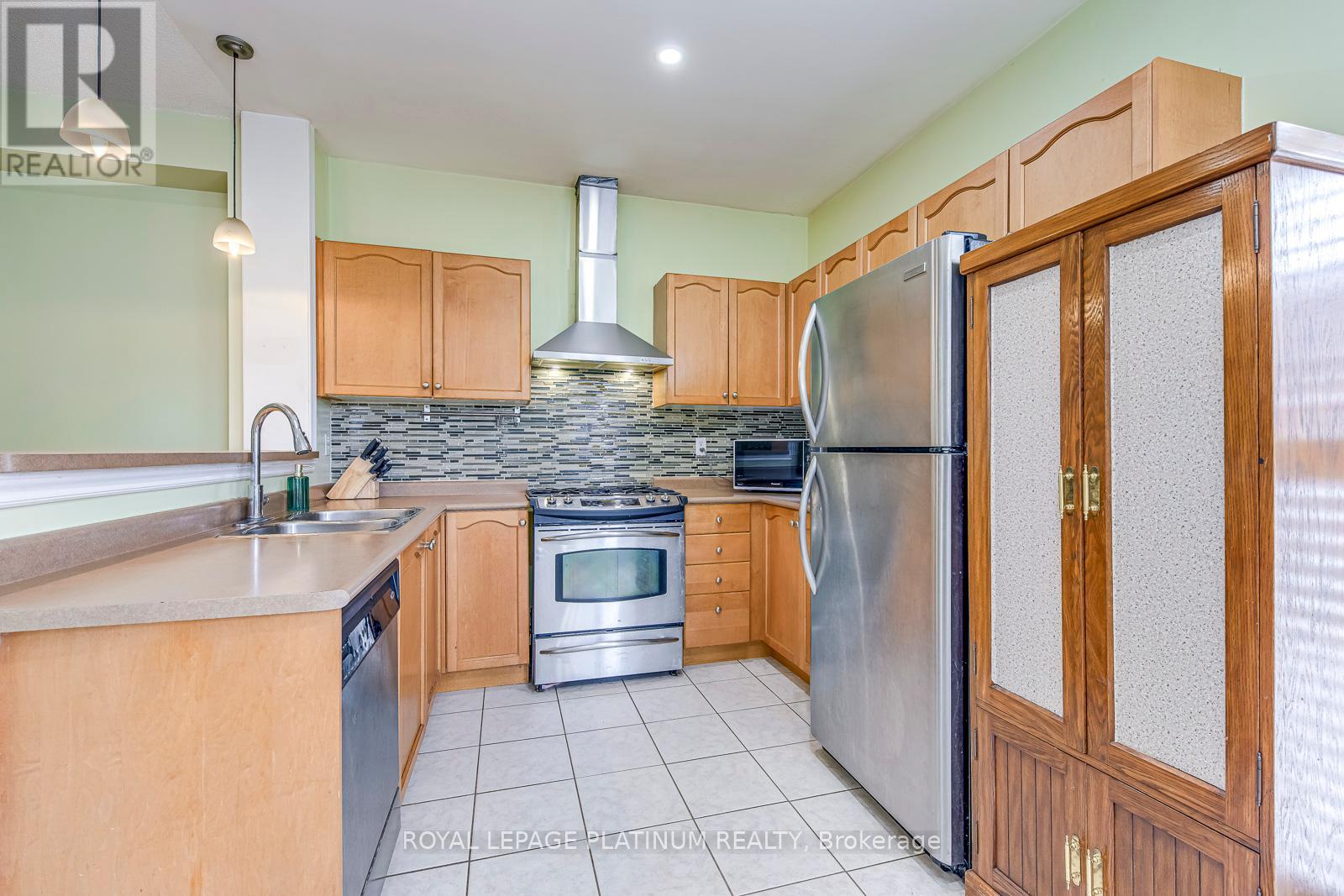 5644 Longboat Avenue, Mississauga, Ontario  L5M 7E8 - Photo 11 - W12335379
