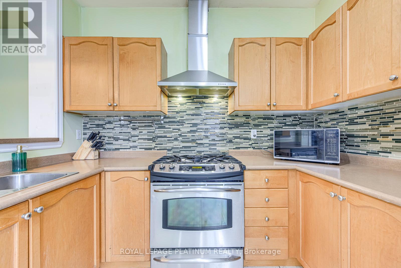 5644 Longboat Avenue, Mississauga, Ontario  L5M 7E8 - Photo 13 - W12335379