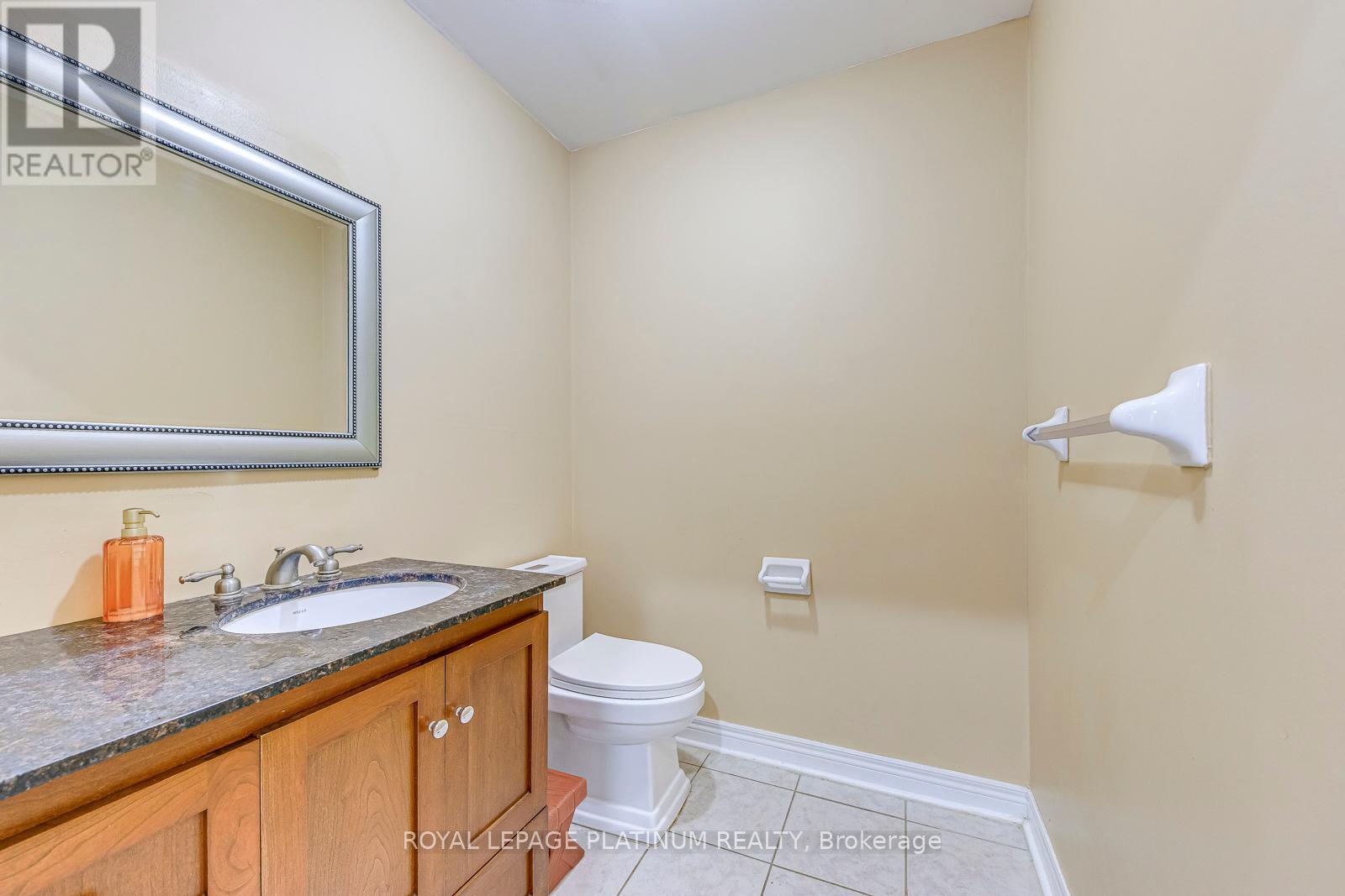 5644 Longboat Avenue, Mississauga, Ontario  L5M 7E8 - Photo 14 - W12335379