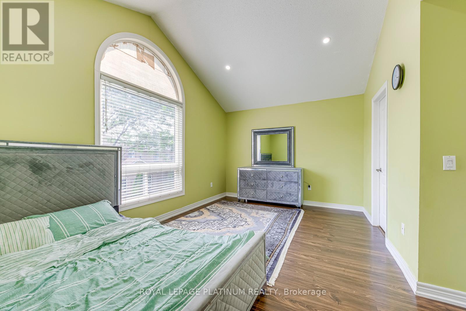 5644 Longboat Avenue, Mississauga, Ontario  L5M 7E8 - Photo 18 - W12335379
