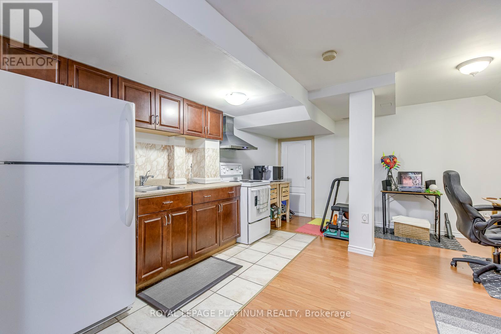 5644 Longboat Avenue, Mississauga, Ontario  L5M 7E8 - Photo 28 - W12335379
