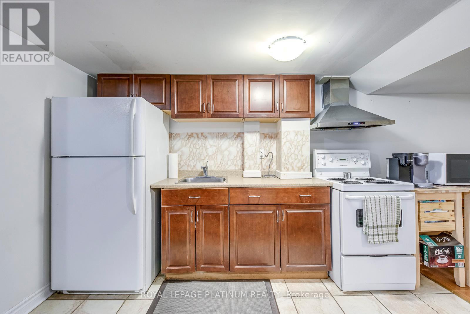 5644 Longboat Avenue, Mississauga, Ontario  L5M 7E8 - Photo 30 - W12335379