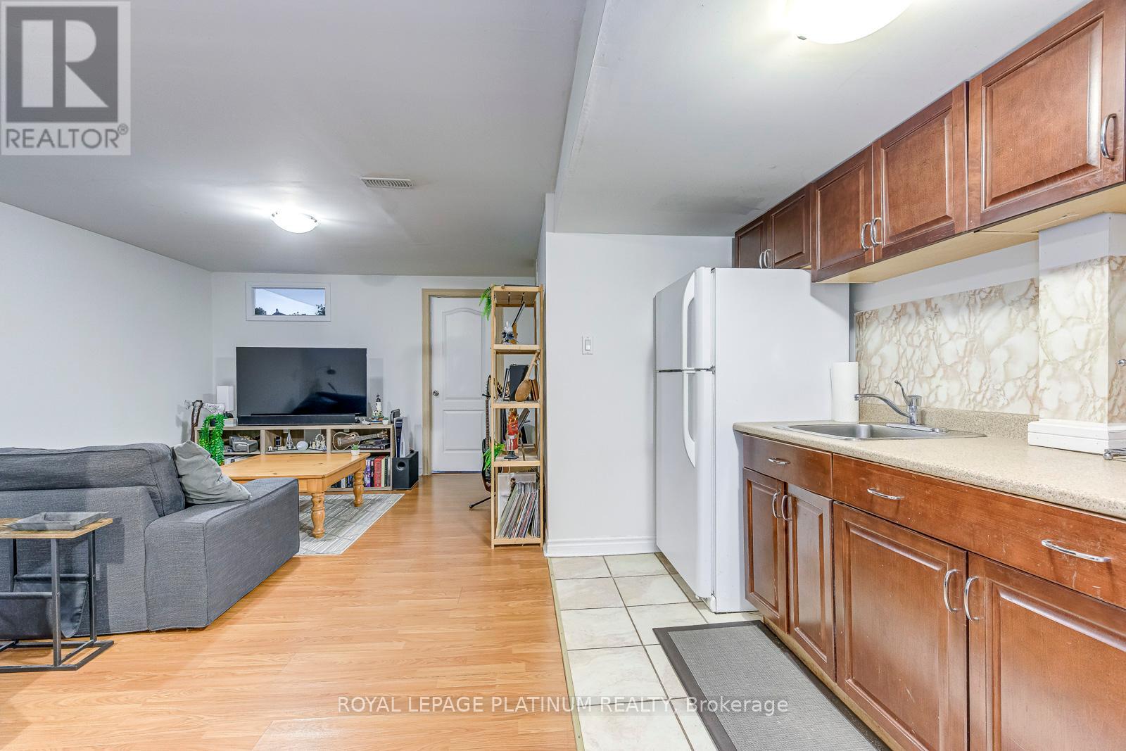 5644 Longboat Avenue, Mississauga, Ontario  L5M 7E8 - Photo 31 - W12335379