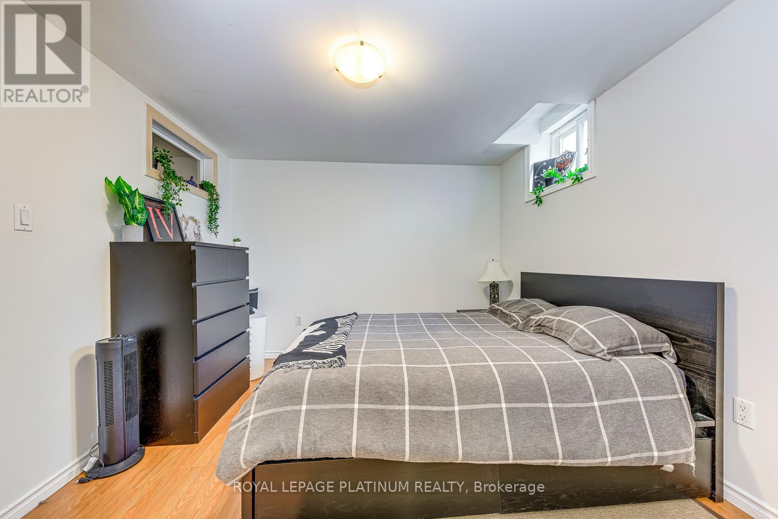 5644 Longboat Avenue, Mississauga, Ontario  L5M 7E8 - Photo 35 - W12335379