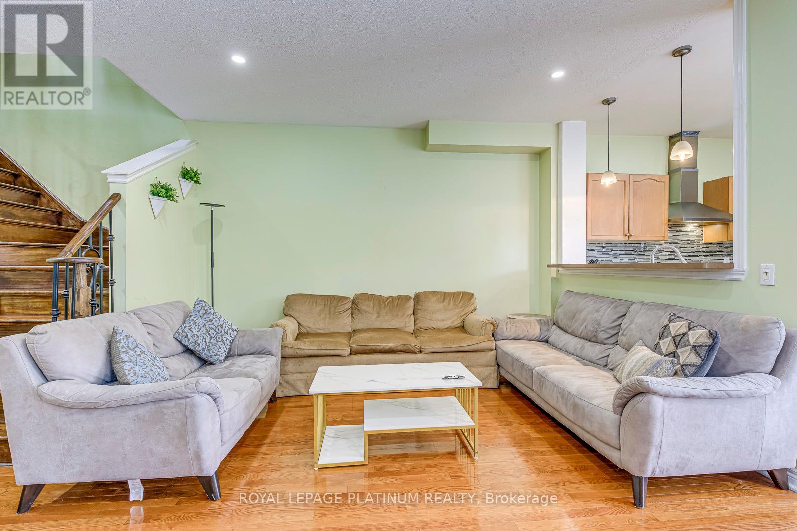 5644 Longboat Avenue, Mississauga, Ontario  L5M 7E8 - Photo 6 - W12335379