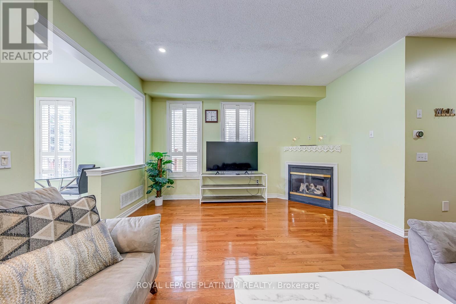 5644 Longboat Avenue, Mississauga, Ontario  L5M 7E8 - Photo 7 - W12335379