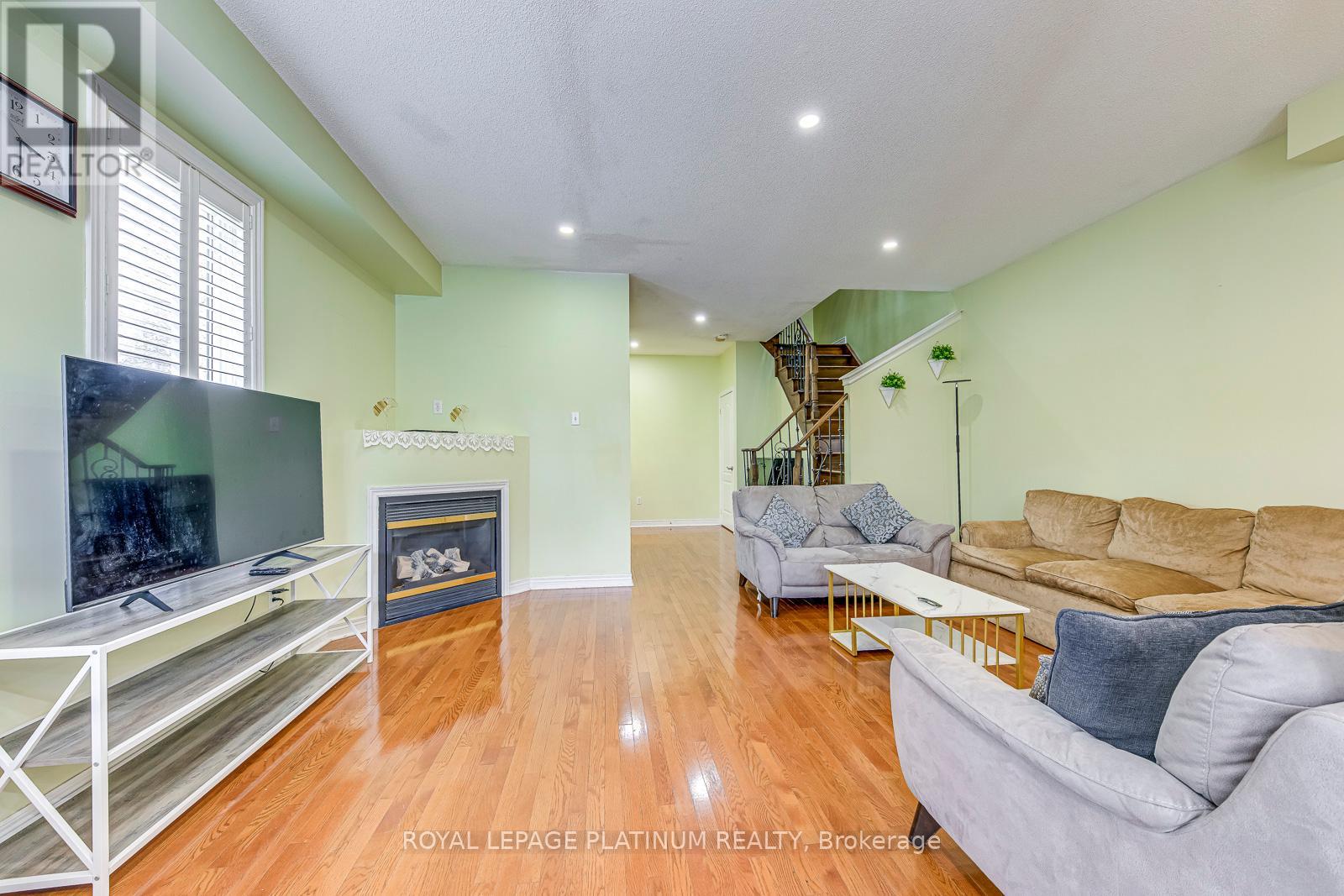 5644 Longboat Avenue, Mississauga, Ontario  L5M 7E8 - Photo 8 - W12335379