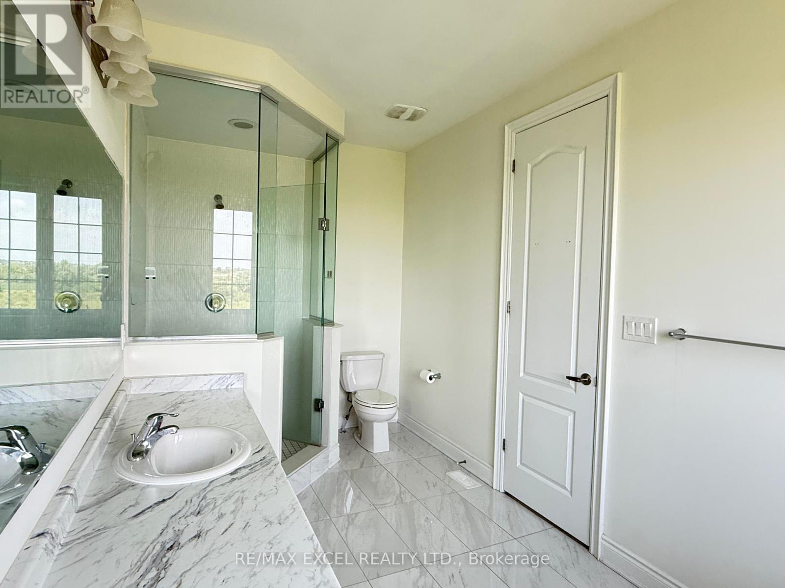 94 Hartney Drive, Richmond Hill, Ontario  L4S 0K6 - Photo 9 - N12334637