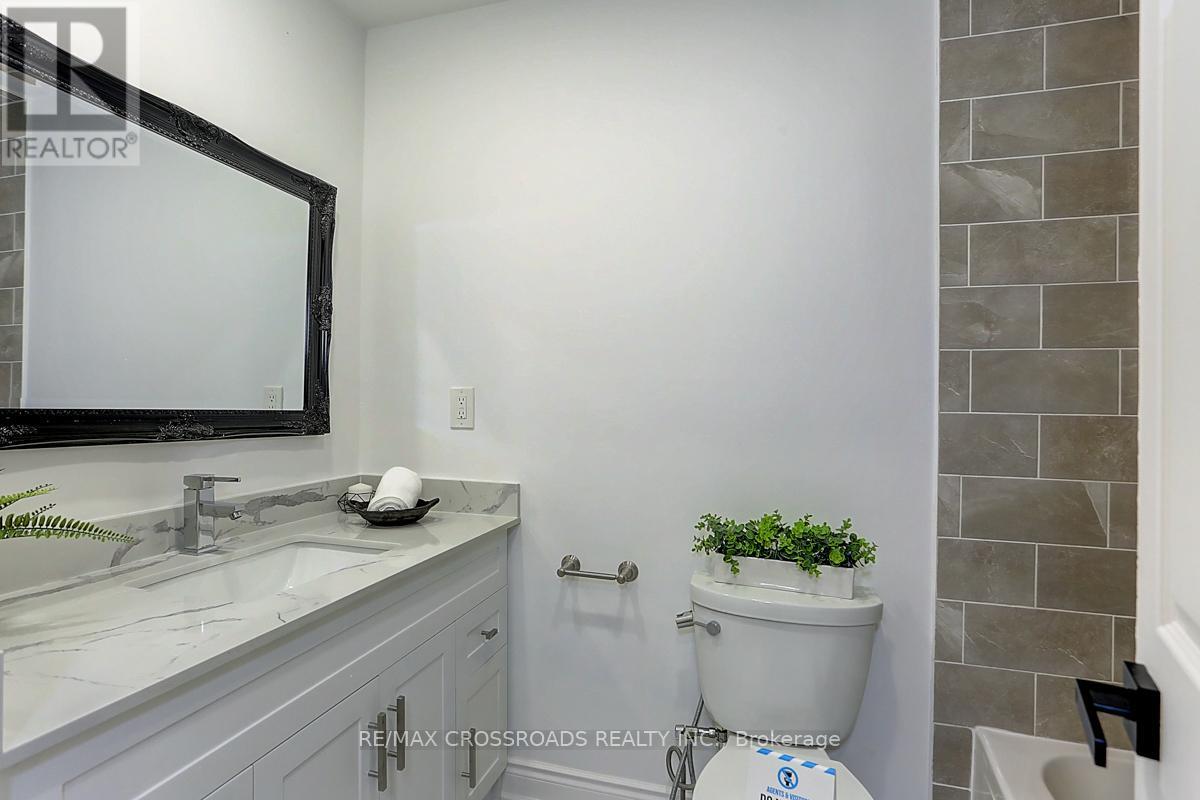 125 Green Bush Crescent, Vaughan, Ontario  L4J 5M3 - Photo 34 - N12335341